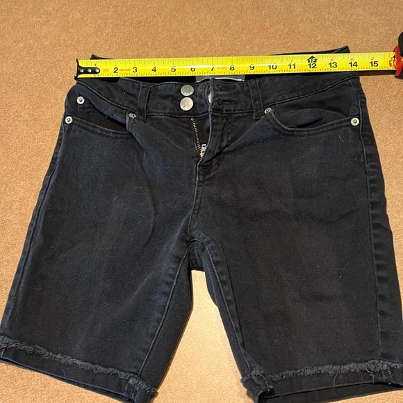 No Boundaries black Jean shorts size 9. - Picture 1 of 6